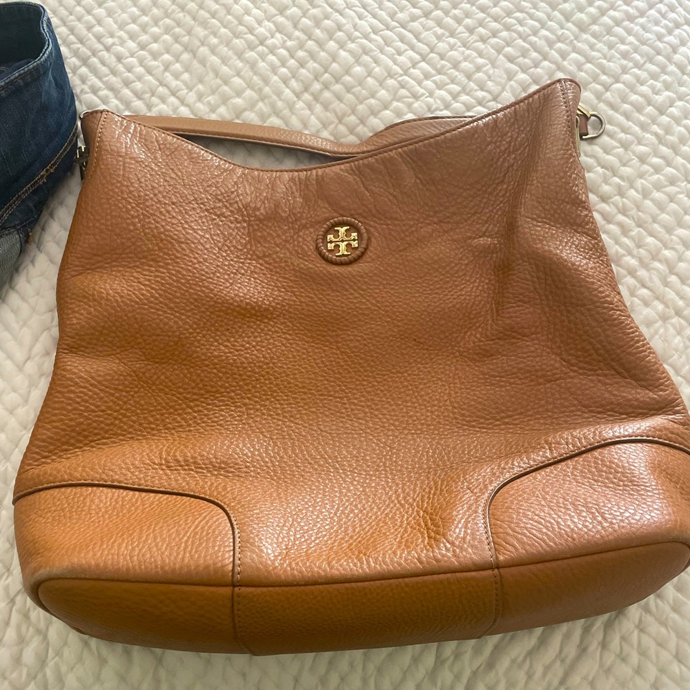 Tory Burch Whipstitch Logo Hobo Handbag - Camel